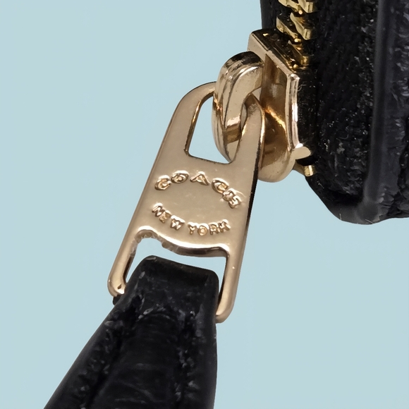 Coach (CH187) Hanna Carryall Tote Bag + Coach Medium Zip Around Wallet-EUC - Picture 9 of 17